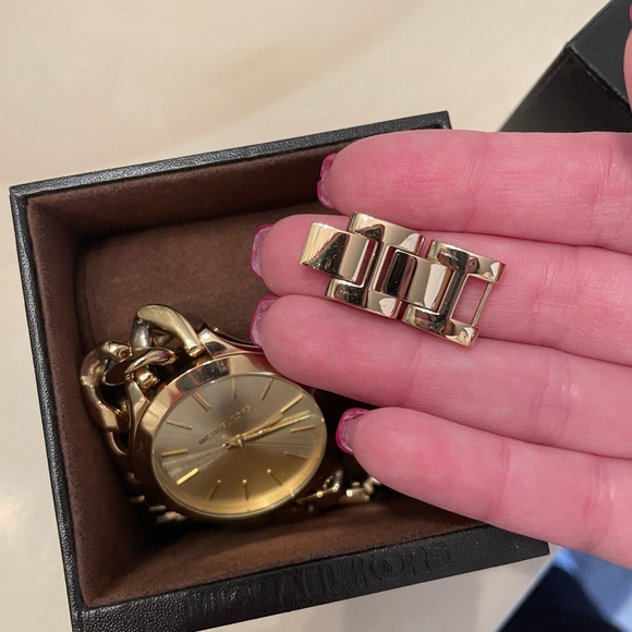 Michael Kors Slim Runway Watch Gold-tone Stainless Steel 42mm - Picture 6 of 6